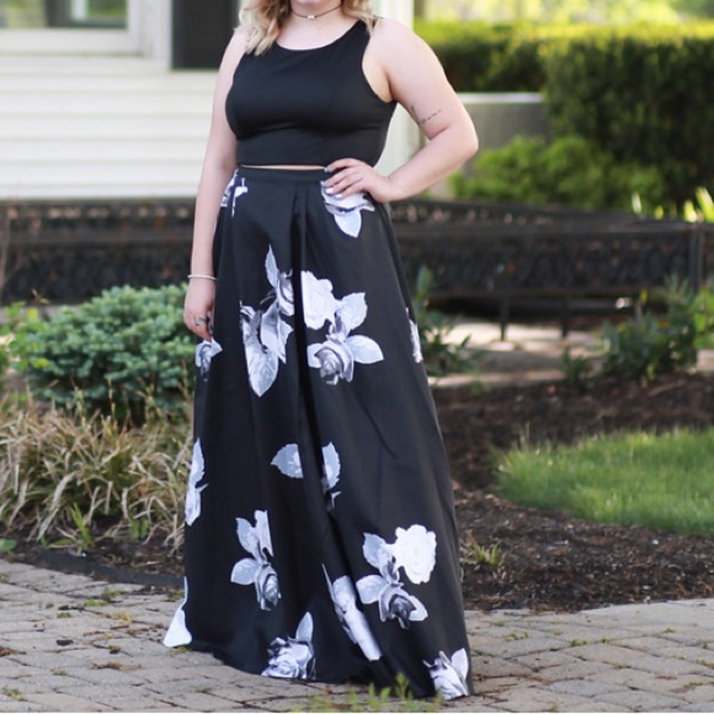 Elegant Black and White Floral Prom Dress